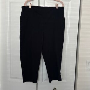 Hearts of Palm Woman Black Capri 20